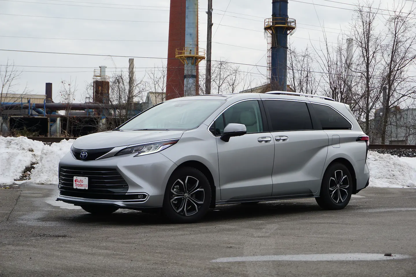 Toyota Sienna LE HEV 2025