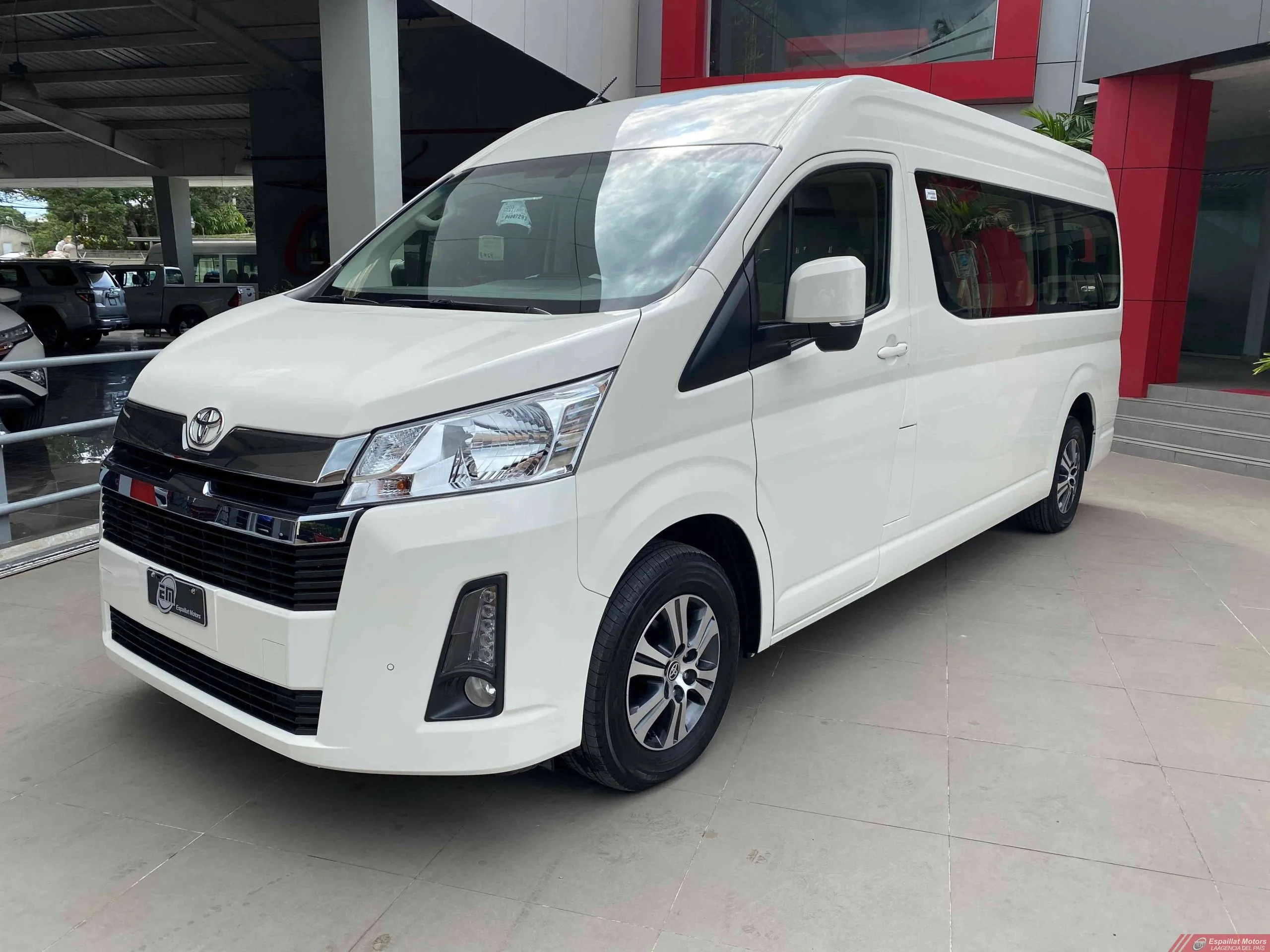 Toyota Hiace 12 Pasajeros 2026